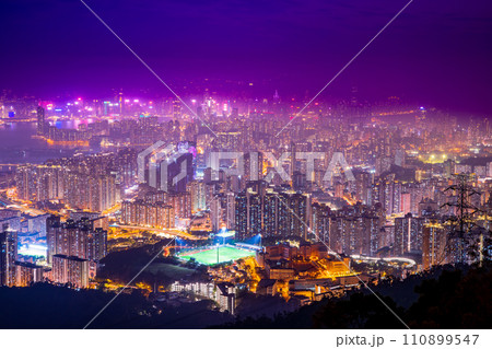 香港　カオルーン・ピーク（飛鵝山）からの夜景 110899547
