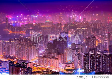 香港　カオルーン・ピーク（飛鵝山）からの夜景 110899550