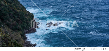 荒れる晩秋の日本海の情景 荒れる晩秋の日本海の情景 110900213