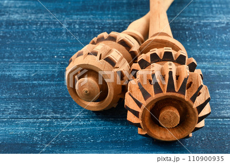 メキシコのモリニージョ(molinillo)　チョコラーテを作るための調理器具 110900935