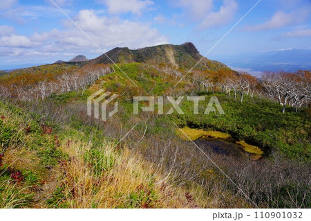 芦別岳旧道稜線からの御茶々岳 芦別岳旧道稜線からの御茶々岳 110901032