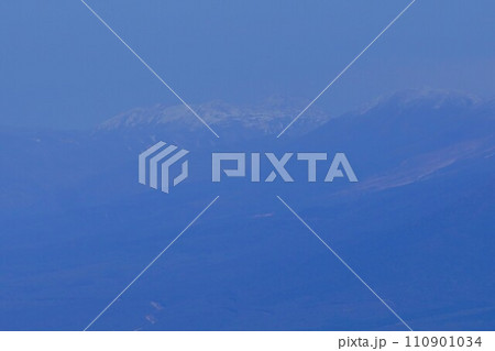 芦別岳旧道登山道からの積雪したトムラウシ山 110901034