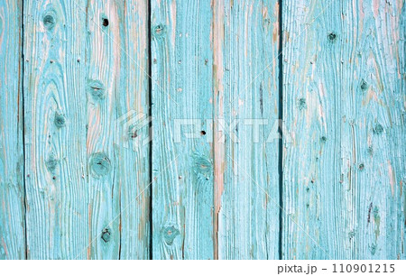 塗装の剥げた水色の板 110901215
