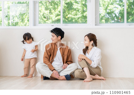 親娘 3人家族 不機嫌 親娘 3人家族 不機嫌 110901465