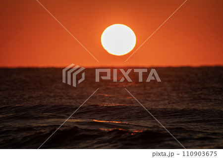 感動の夕陽 感動の夕陽 110903675