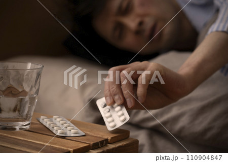 睡眠薬イメージ　不眠症 110904847