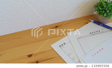 履歴書・職務経歴書と封筒│就職活動イメージ 履歴書・職務経歴書と封筒│就職活動イメージ 110905508