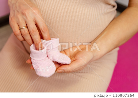 This image is perfect for maternity, lifestyle, and family themes 110907264
