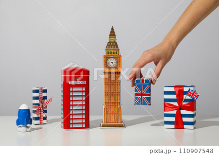 Symbols of Great Britain, Big Ben, tea box and flag. 110907548