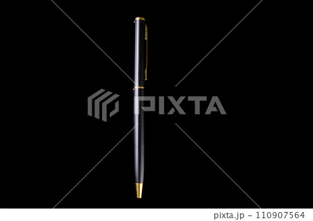 Ball pen luxury. ball pen for signature in business solated on black background 110907564