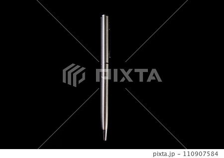 Ball pen luxury. ball pen for signature in business solated on black background 110907584
