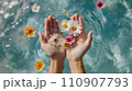 水に浮かんだ花を手ですくいとる：AI作品 110907793