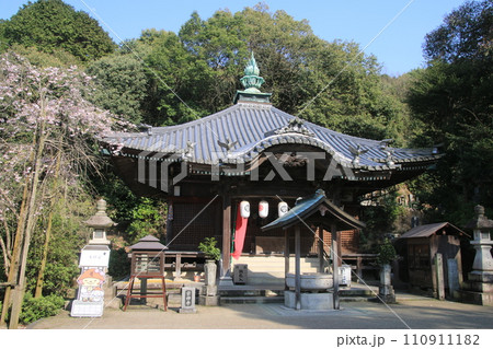 前神寺・第64番札所(愛媛県・四国遍路) 前神寺・第64番札所(愛媛県・四国遍路) 110911182