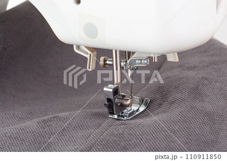 Sewing machine, stitching fabrics, needle in a round plan 110911850