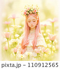 ピンクのドレスと花冠を身に付けた少女 110912565