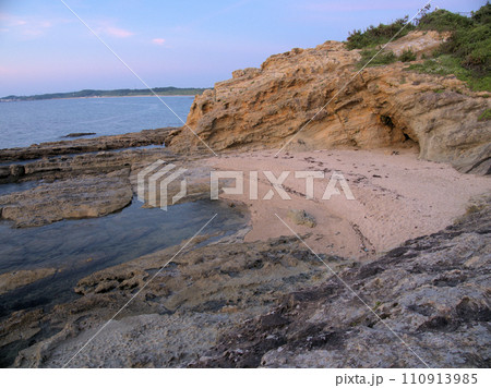 夏井鼻の夕景 福岡県遠賀郡芦屋町 夏井鼻の夕景 福岡県遠賀郡芦屋町 110913985