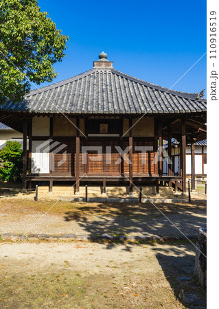 奈良県生駒郡斑鳩町の法起寺 聖天堂(金堂跡) 奈良県生駒郡斑鳩町の法起寺 聖天堂(金堂跡) 110916519