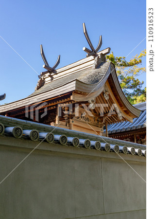 奈良県生駒郡斑鳩町の斑鳩神社 本殿 奈良県生駒郡斑鳩町の斑鳩神社 本殿 110916523