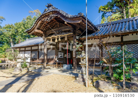 奈良県生駒郡斑鳩町の斑鳩神社 拝殿 奈良県生駒郡斑鳩町の斑鳩神社 拝殿 110916530