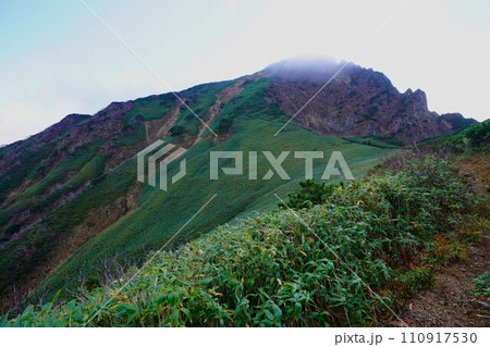 新道登山道からの芦別岳山頂 新道登山道からの芦別岳山頂 110917530