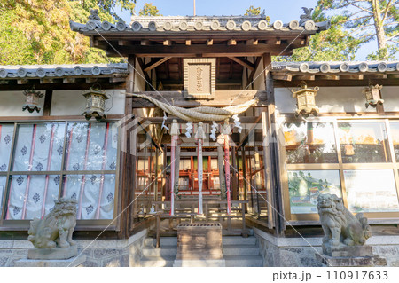 奈良県奈良市三碓町の添御縣坐神社（	三碓神社）　拝殿 110917633