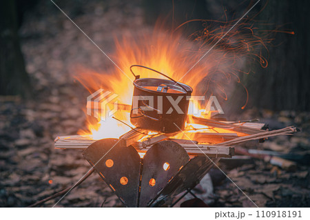 キャンプで焚き火3 キャンプで焚き火3 110918191