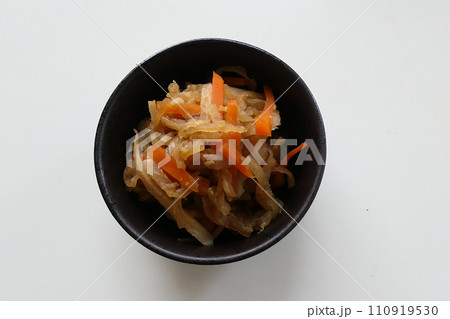 和食でお袋の味の切り干し大根の煮付け 乾燥した大根を切った切り干し大根はお日様の香りがいて甘くて栄養 和食でお袋の味の切り干し大根の煮付け 乾燥した大根を切った切り干し大根はお日様の香りがいて甘くて栄養 110919530