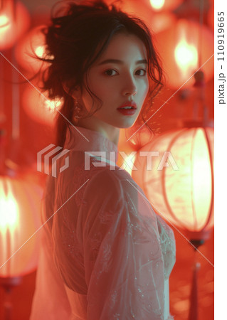 アオザイを着たベトナムの美しい女性がカメラを見つめている（AI生成画像） 110919665