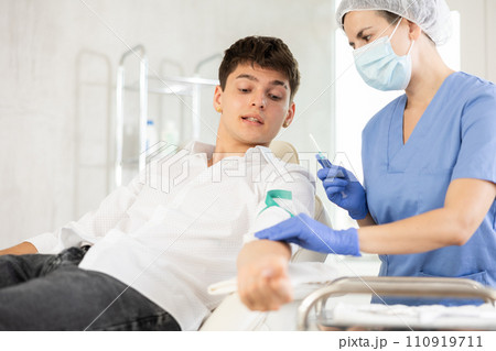 Intravenously injection male patient 110919711