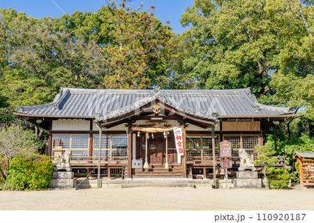 奈良県大和郡山市小泉町の小泉神社 拝殿(重要文化財) 奈良県大和郡山市小泉町の小泉神社 拝殿(重要文化財) 110920187