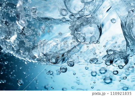 水中に漂う気泡 水中に漂う気泡 110921835