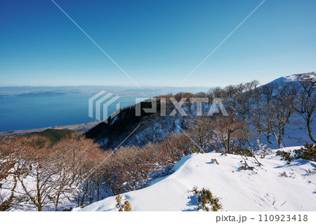 ホッケ山の登山道から見た風景 110923418