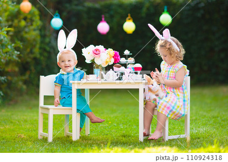Easter egg hunt. Kids with eggs. 110924318