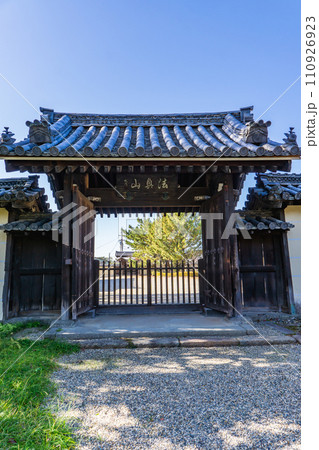 奈良県生駒郡斑鳩町の中宮寺 山門( 法興山) 奈良県生駒郡斑鳩町の中宮寺 山門( 法興山) 110926923