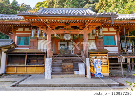 奈良県大和郡山市の松尾寺（日本最古の厄除霊場）　本堂（重要文化財） 110927286
