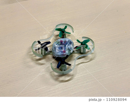 模型　ドローン 110928094