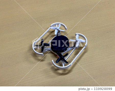 模型　ドローン 110928099