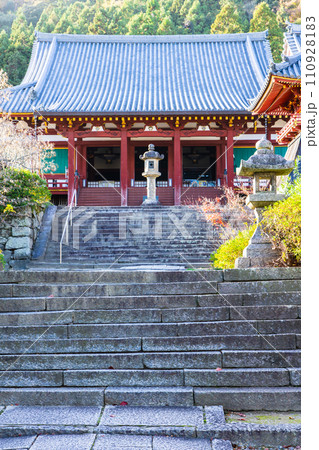 奈良県大和郡山市矢田町の矢田寺(あじさい寺) 本堂(有形文化財) 奈良県大和郡山市矢田町の矢田寺(あじさい寺) 本堂(有形文化財) 110928183