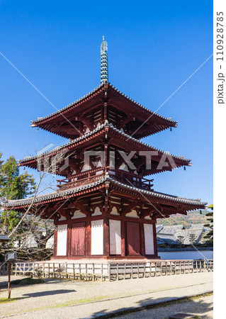 奈良県生駒郡斑鳩町の法輪寺 三重塔 奈良県生駒郡斑鳩町の法輪寺 三重塔 110928785