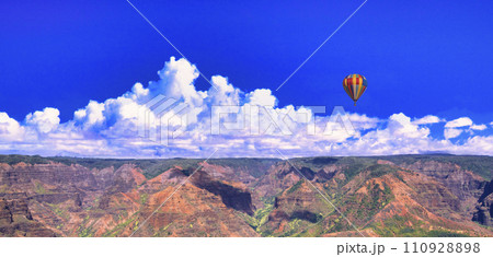 カウアイ島の美しいワイメア峡谷の絶景 110928898