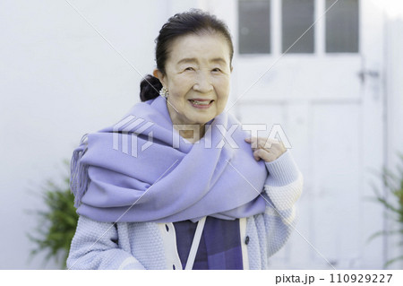 シニア女性のポートレート 110929227