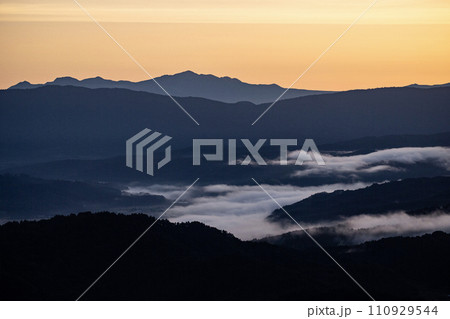 歌志内神威岳の朝焼け 歌志内神威岳の朝焼け 110929544