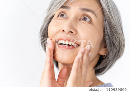 デンタル　口元　歯 110929866