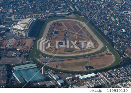 上空から見た阪神競馬場 上空から見た阪神競馬場 110930130