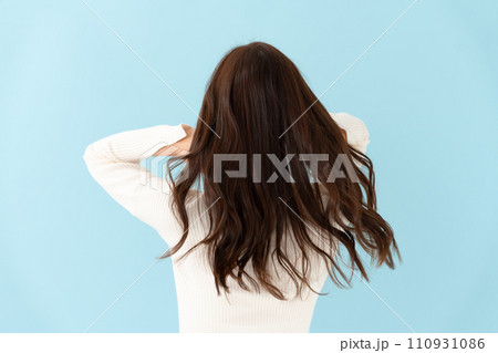 ミドル女性　ヘアケア 110931086