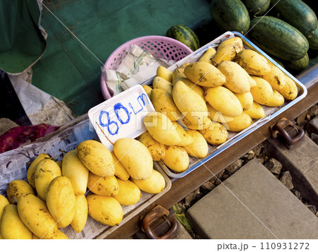 タイ メークロン市場 Talad Rom Hub (Mae Klong Train Market) タイ メークロン市場 Talad Rom Hub (Mae Klong Train Market) 110931272