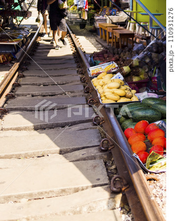 タイ メークロン市場 Talad Rom Hub (Mae Klong Train Market) タイ メークロン市場 Talad Rom Hub (Mae Klong Train Market) 110931276
