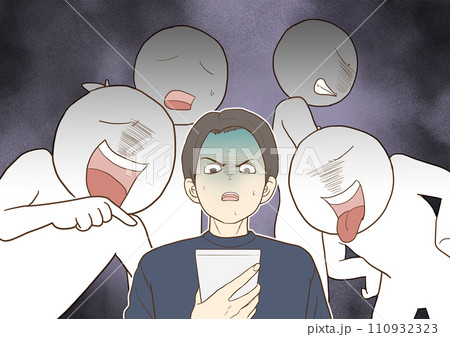 誹謗中傷されて青ざめる男性 誹謗中傷されて青ざめる男性 110932323