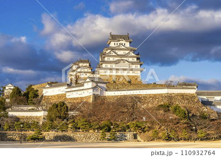 夕暮れの国宝姫路城 大天守 兵庫県姫路市 夕暮れの国宝姫路城 大天守 兵庫県姫路市 110932764