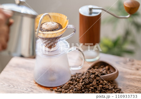 珈琲 コーヒー ハンドドリップ HARIO V60 抽出 茶木目 珈琲 コーヒー ハンドドリップ HARIO V60 抽出 茶木目 110933733